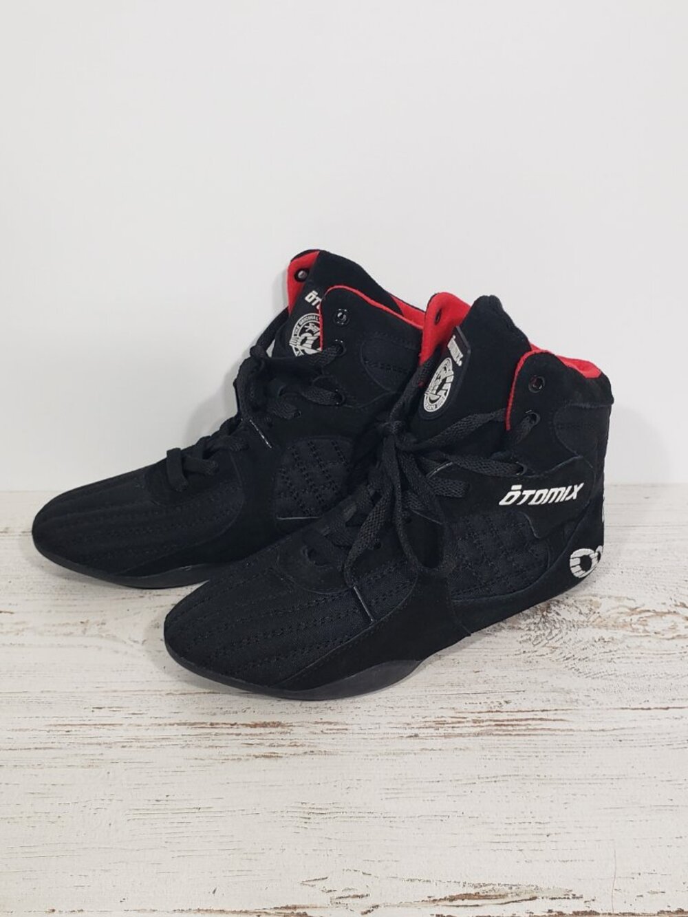 Otomix  Stingray  Black Red Boxing MMA Weightlifting Shoes  6.5 mens  8 womens